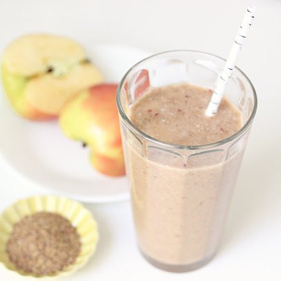 Adicione canela ou maçã à vitamina para mais sabor! Variações da receita de vitamina com linhaça