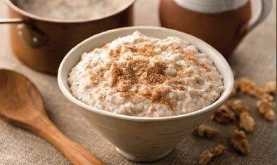 Cubra o mingau com deliciosas oleaginosas! Preparando mingau de linhaça
