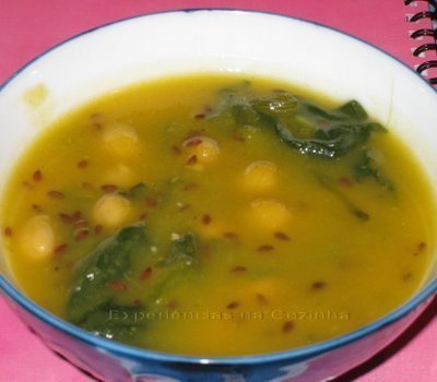 Sopa de espinafre e batata com linhaça